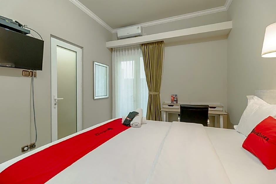 RedDoorz near Taman Makam Pahlawan Cikutra