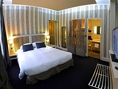 Family Room with Garden View