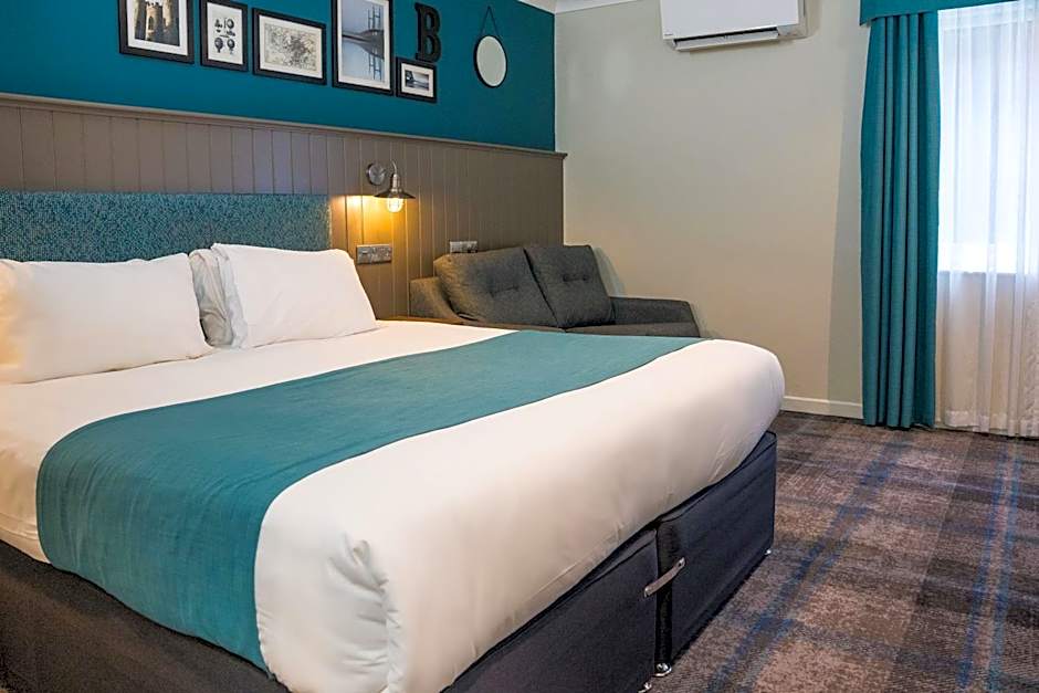 Almondsbury Inn & Lounge