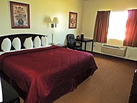 1 King Bed Mobility/Hearing Accessible Room Bathtub W/ Grab Bars Non-Smoking