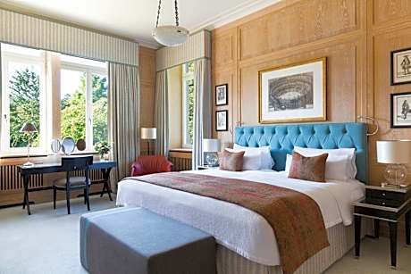 Stephanie Deluxe Suite