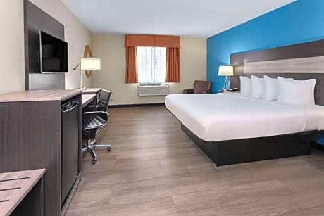 Deluxe King Room with Jetted Tub - Non-Smoking