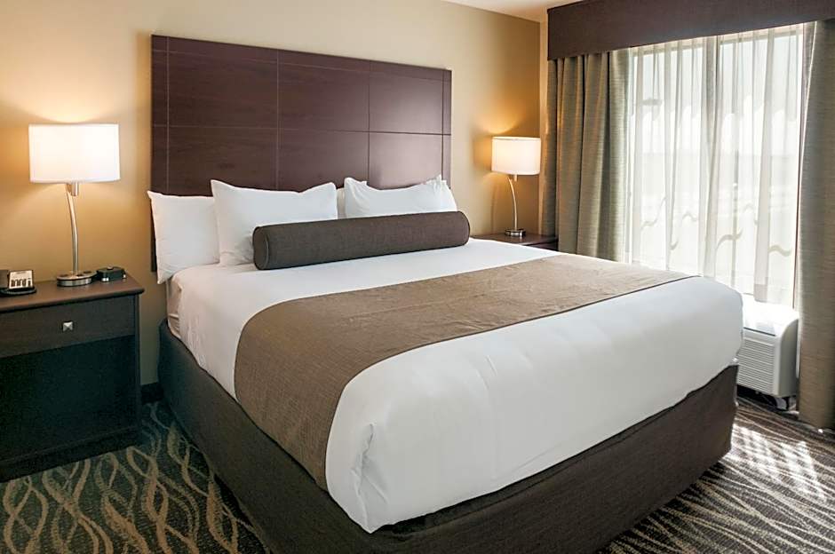 Cobblestone Hotel & Suites Appleton International Airport