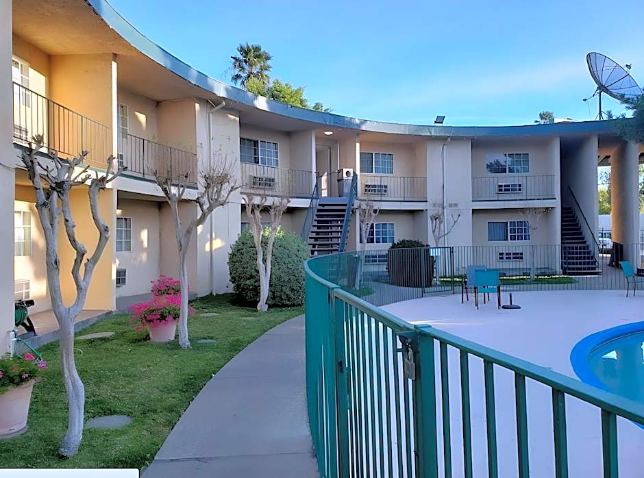 Hometown Inn North Hills
