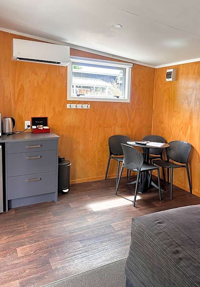 Parklands Motorlodge & Holiday Park
