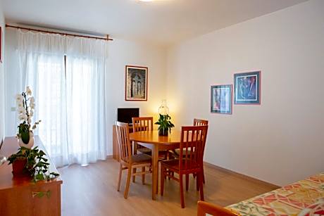 One-Bedroom Apartment - Annex