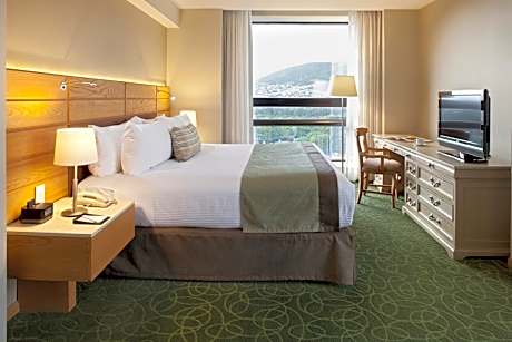 Guest room, 1 King, City view, High floor