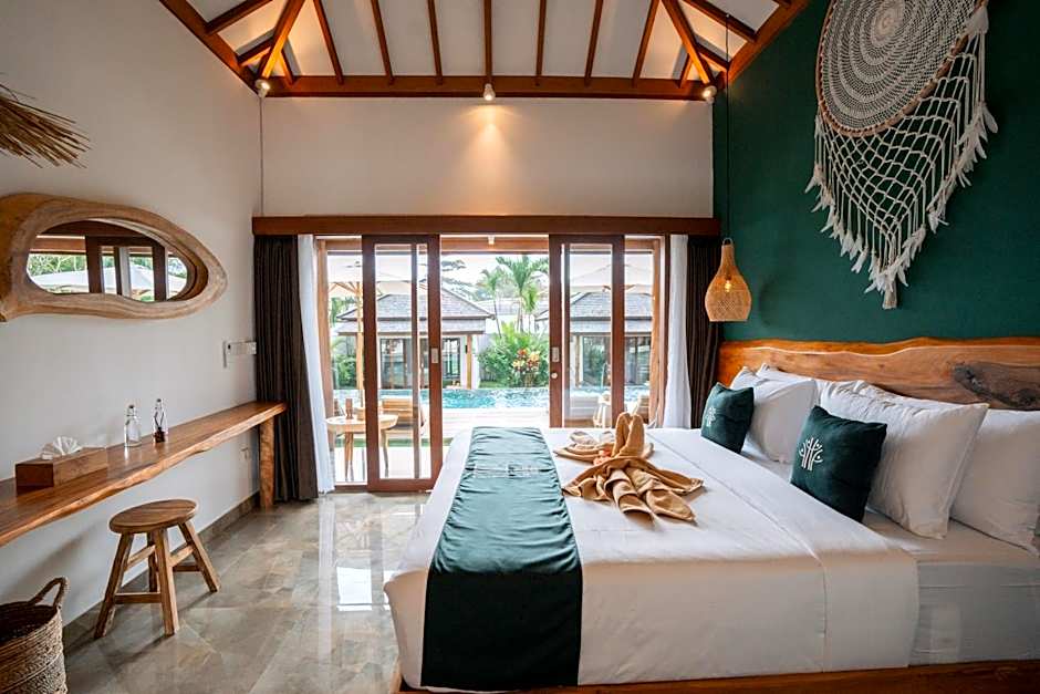 EHOA NYANYI BEACH Boutique Hotel - In front of entrance to NUANU