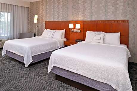 Queen Room with Two Queen Beds and Transfer Shower - Mobility Access/Hearing Accessible