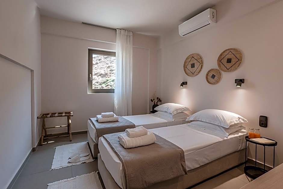 Amal Kythnos Suites
