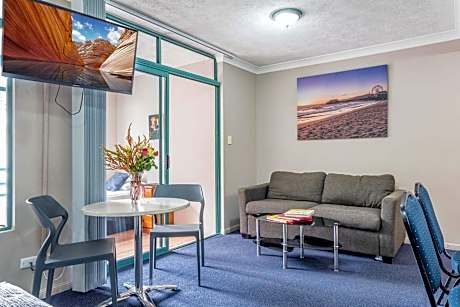 AAA Airport Albion Manor Apartments and Motel