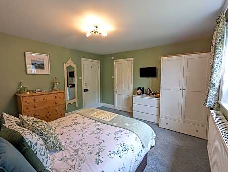 Double room-Standard-Ensuite with Shower-Garden View