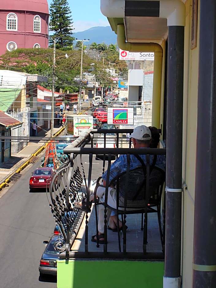 Hotel La Guaria Inn & Suites