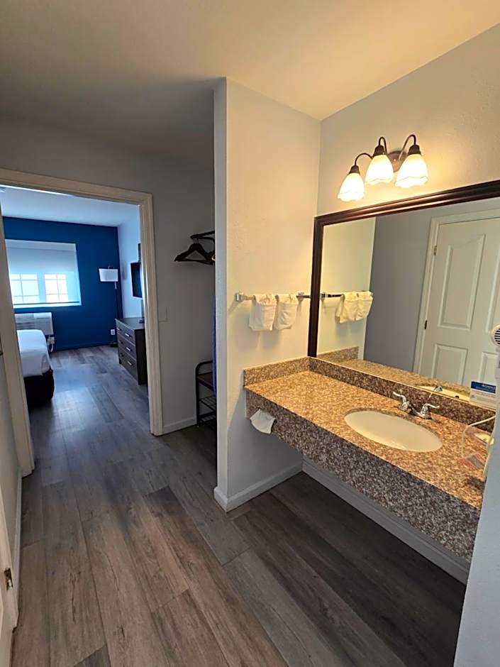 Quality Inn & Suites Tulare