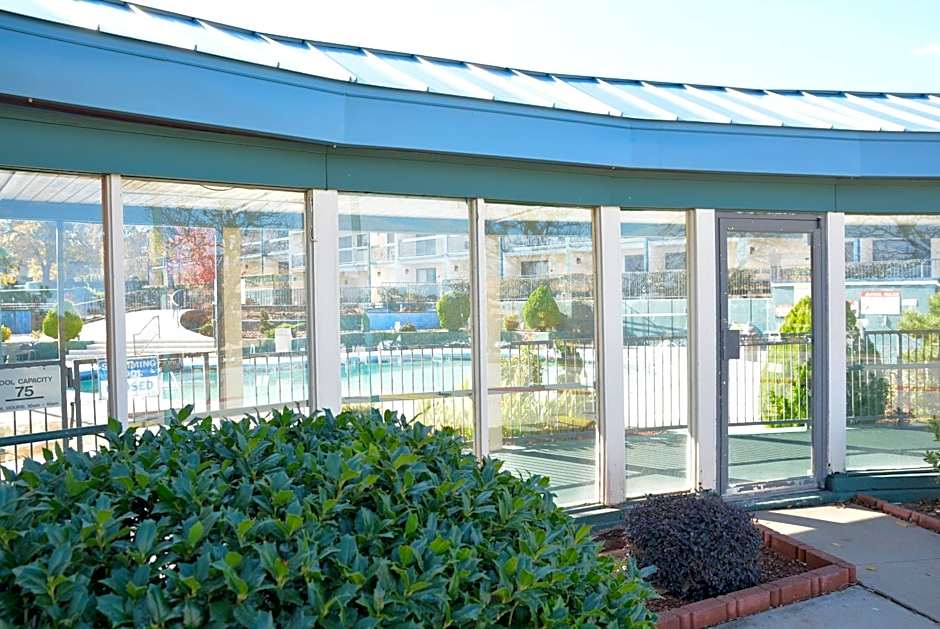 Lincoln Inn Express Hotel and Suites