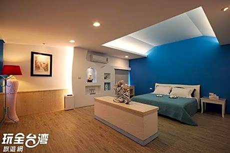 Deluxe Double Room with Side Sea View