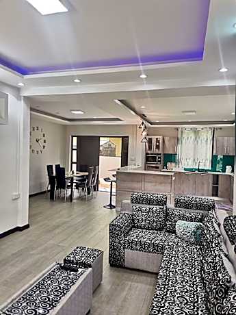 Splendid 4-beds villa private pool near beach