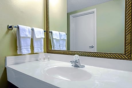 Queen Room with Two Queen Beds and Balcony/Patio - Non-Smoking