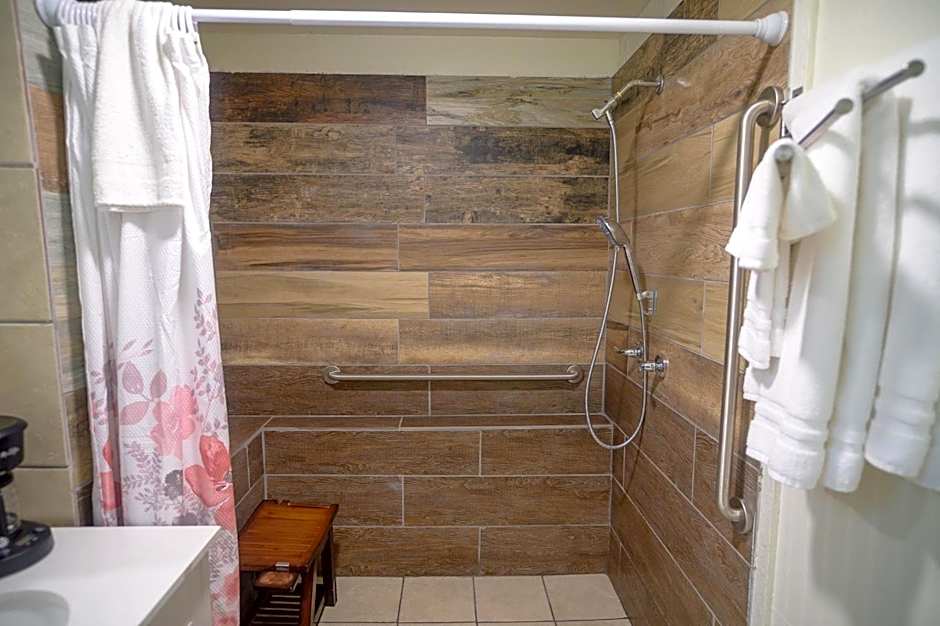 Genas's Sierra Inn & Restaurant