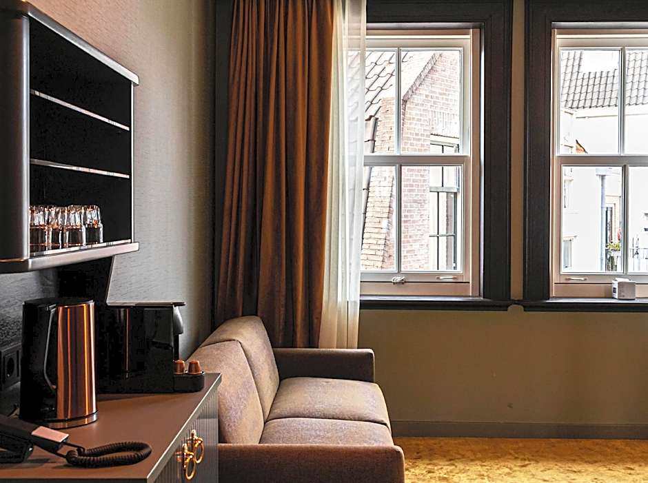 Photo 1 of 16 of Executive Grand