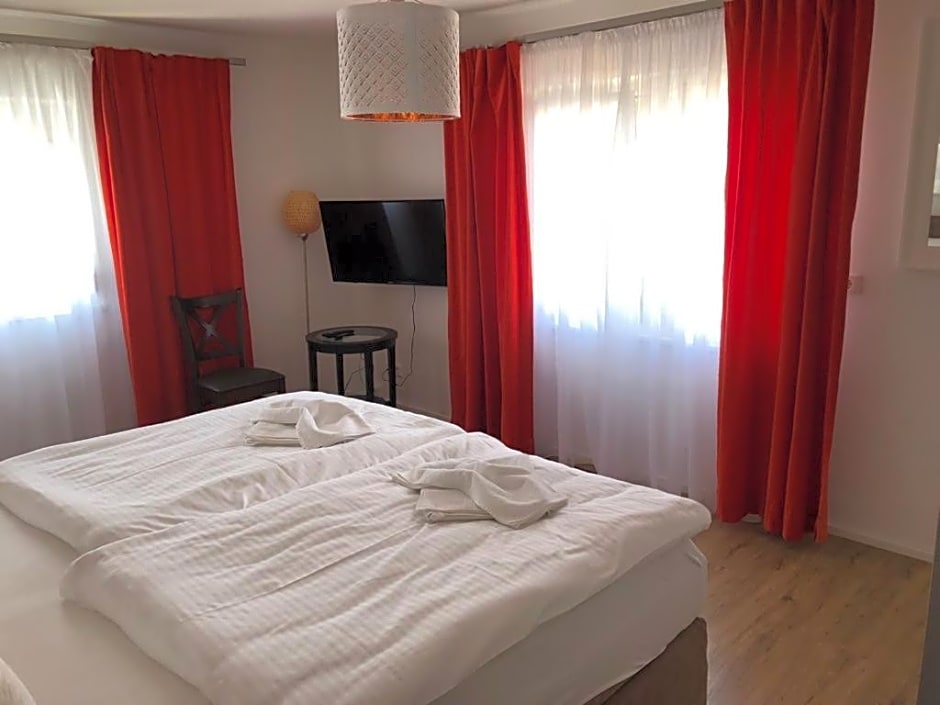 ZUM BAHNHÖFLE Restaurant & Hotel - Albbruck Am Rhein