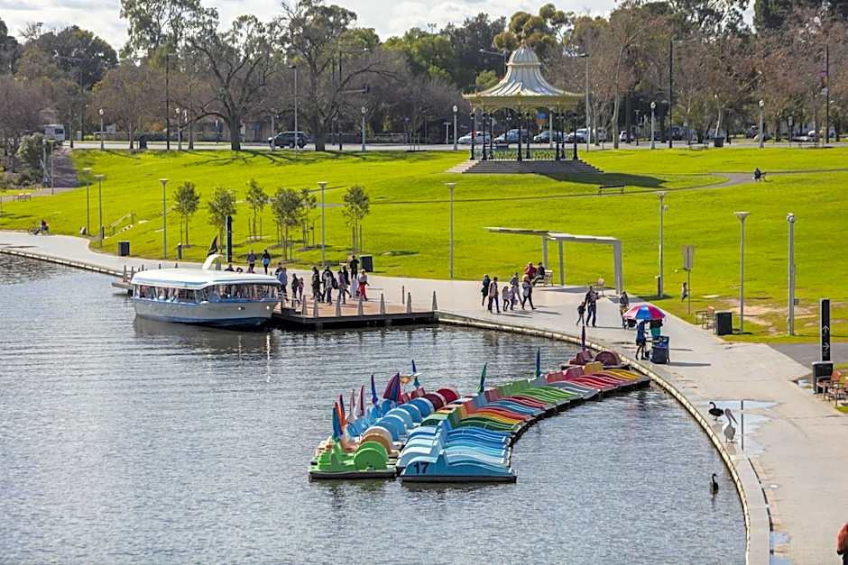 Oaks Adelaide Horizons Suites