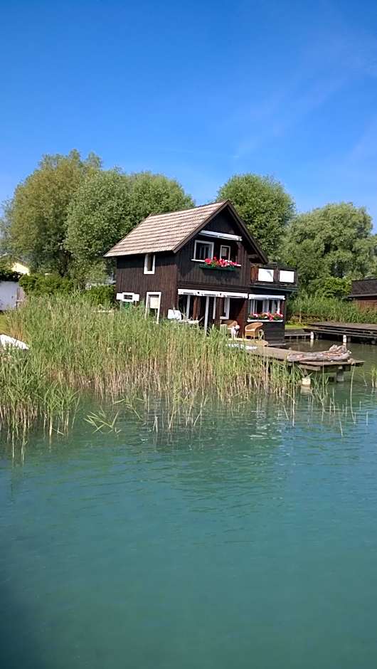 Dietrichsteinerhof Apartments & Rooms