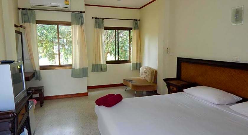 Jinta Hotel Nathon Beach