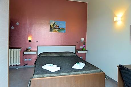 Triple Room with Balcony and Sea View