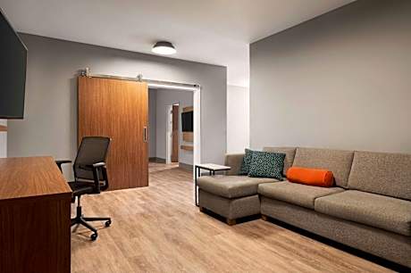 One-Bedroom King Suite with Kitchenette - Non-Smoking