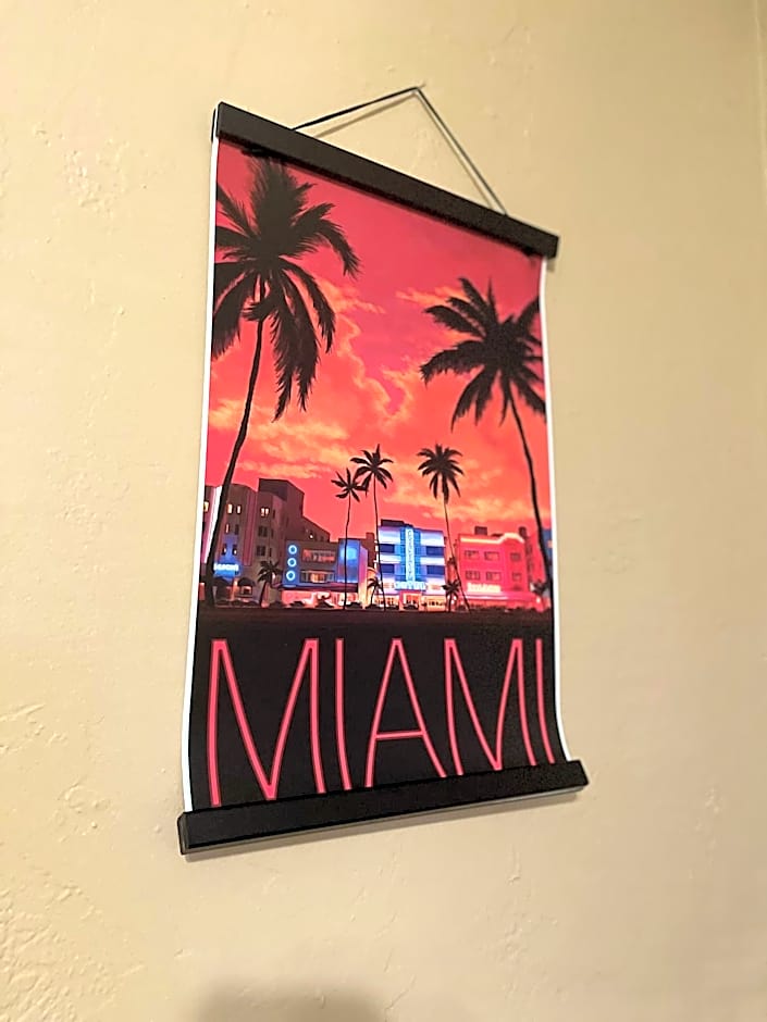 Miami Vibes "Hostel-Like" Shared Room
