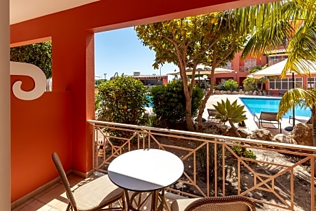 Twin Room with Garden and Pool View