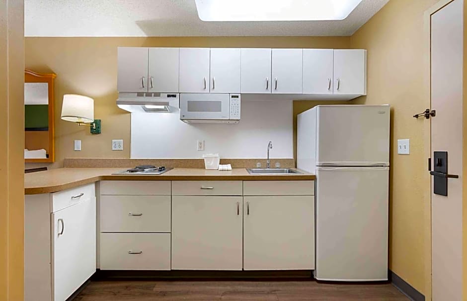 Extended Stay America Suites - Kansas City - Country Club Plaza