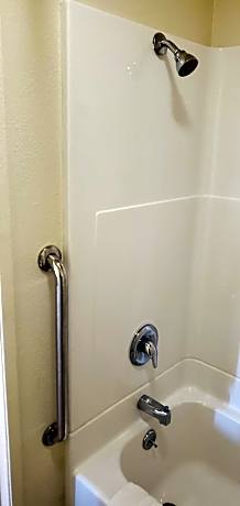 Deluxe Queen Suite - Non-Smoking