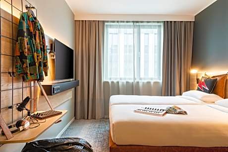 Moxy Twin Room