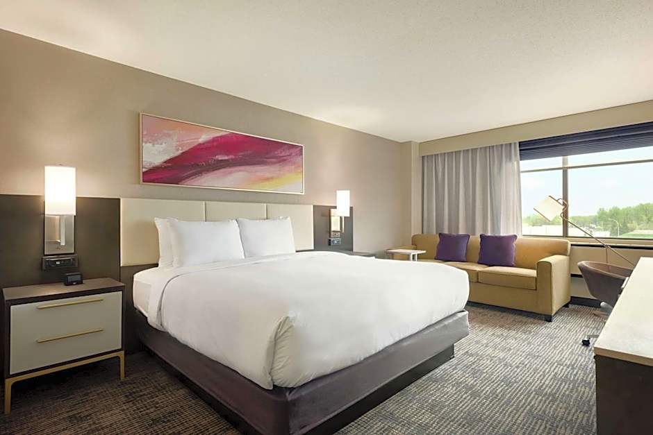 DoubleTree by Hilton St. Paul East