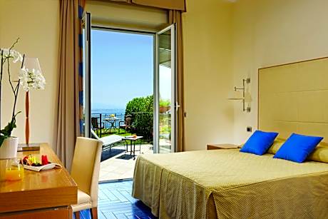 Deluxe Double Room with Sea View and Terrace