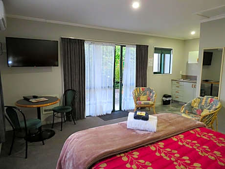 Commodore Court Motel