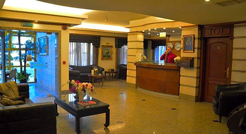 Capri Hotel Suites
