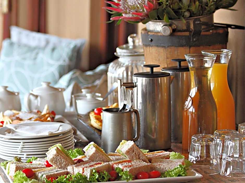 Hlosi Game Lodge - Amakhala Game Reserve