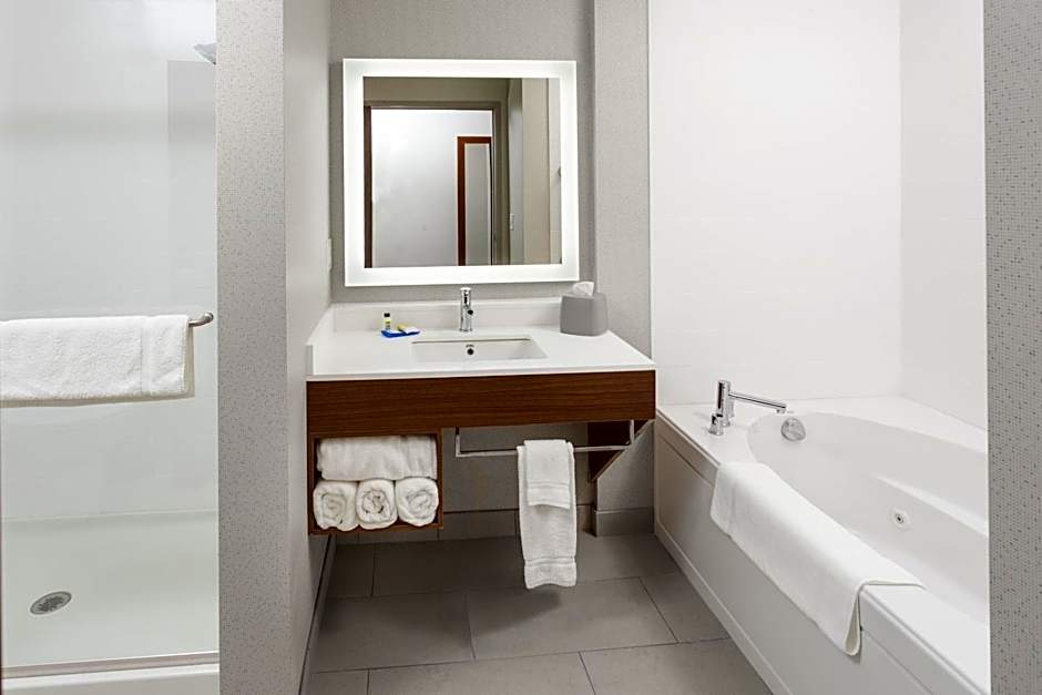 Holiday Inn Express And Suites Hudson I-94 By IHG