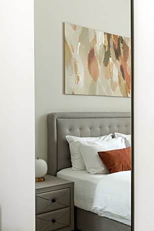House M | Neoclassical | Raised Ground Floor