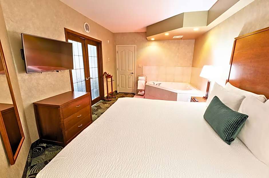 Photo 1 of 2 of Business 1 King Bed