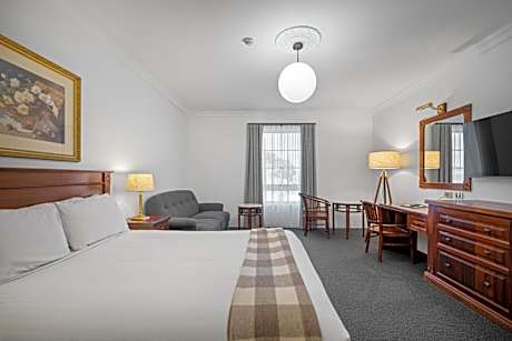 The Lawson Riverside Suites