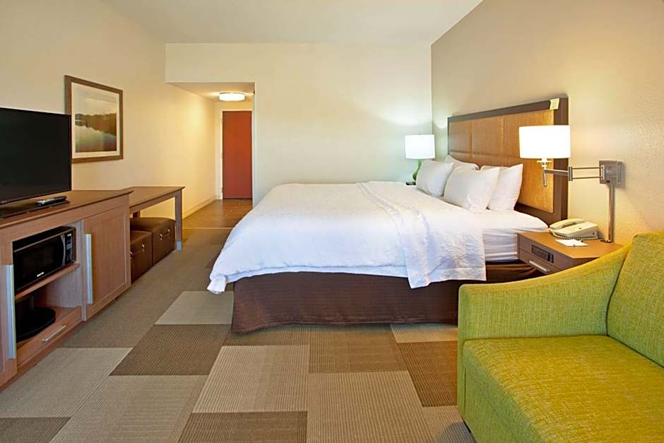 HAMPTON INN & SUITES BY HILTON NASHVILLE-SMYRNA