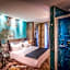 Apostrophe Hotel