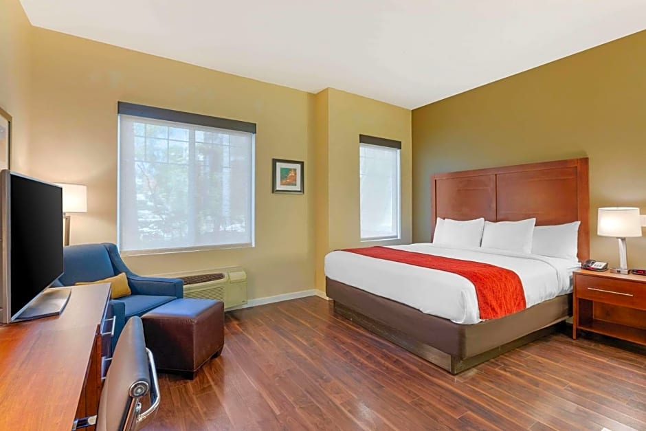 Comfort Inn & Suites Near Ontario Airport