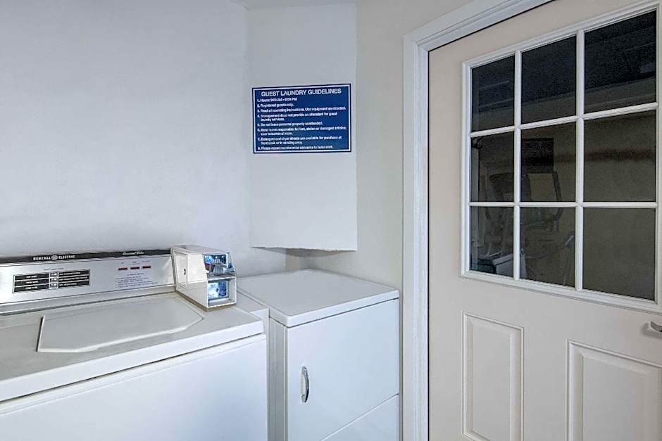 Days Inn by Wyndham Jamestown