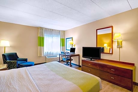 1 King Bed | Non-Smoking