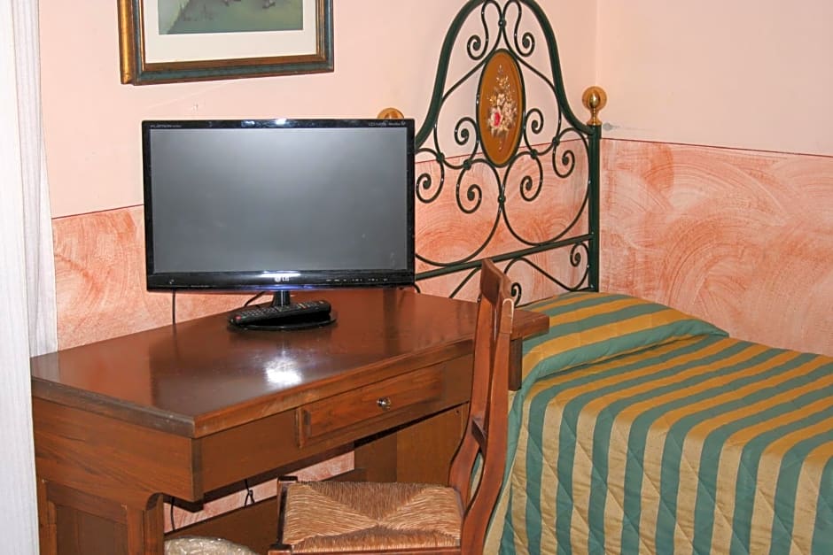 Hotel Monica